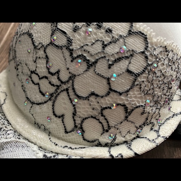 Victoria’s Secret Dream Angels Push Up Bra - Picture 3 of 4